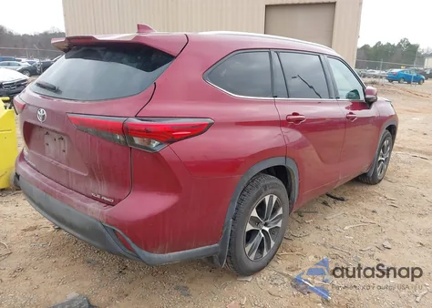 2020 Toyota Highlander Xle z USA, uszkodzony, nr VIN 5TDGZRBHXLS006059